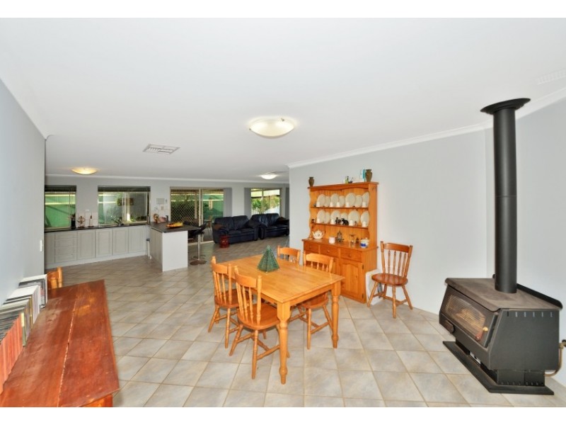 5 Newport Drive, Dudley Park WA 6210