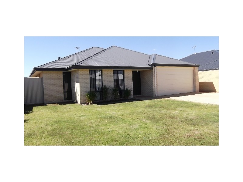 11 Geographe Bay Pass, Secret Harbour WA 6173