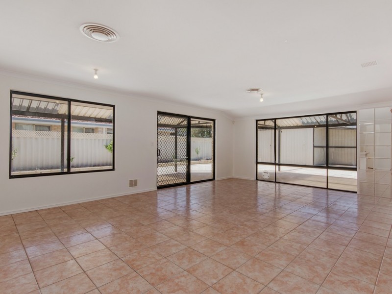 8 Appletree Place, Greenfields WA 6210