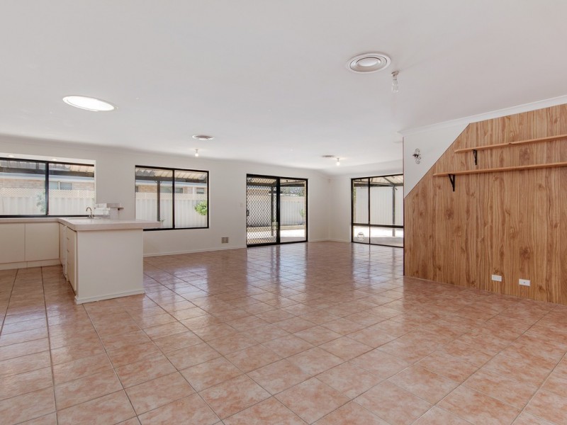 8 Appletree Place, Greenfields WA 6210