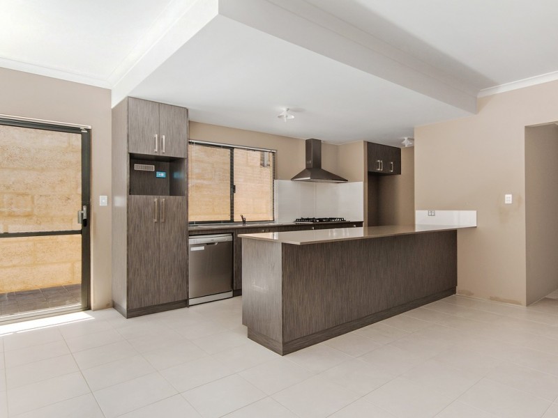 17 Teneriffe Rise, Halls Head WA 6210