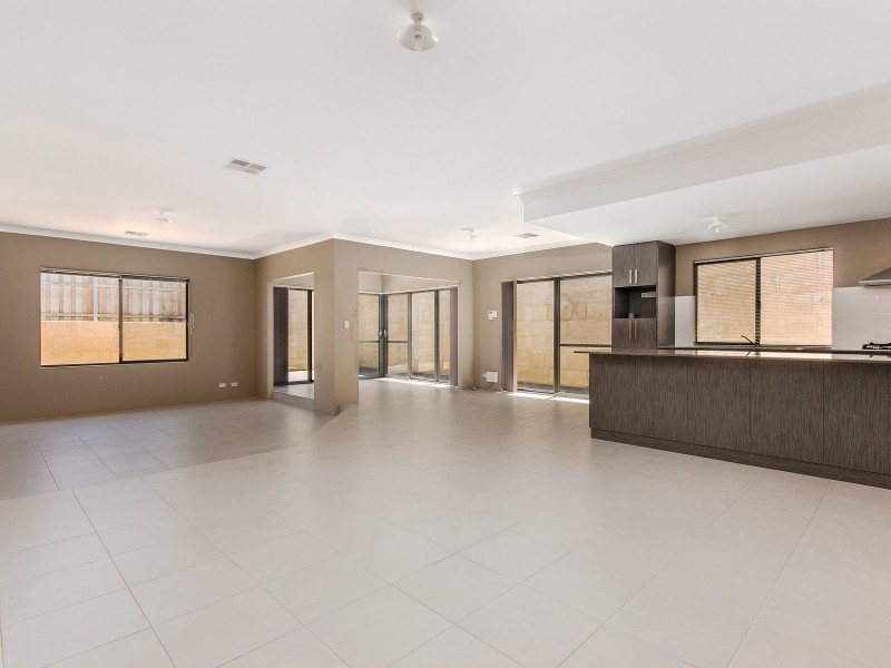 17 Teneriffe Rise, Halls Head WA 6210