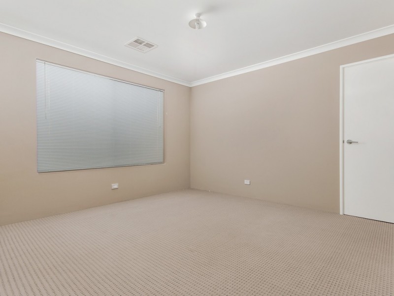 17 Teneriffe Rise, Halls Head WA 6210
