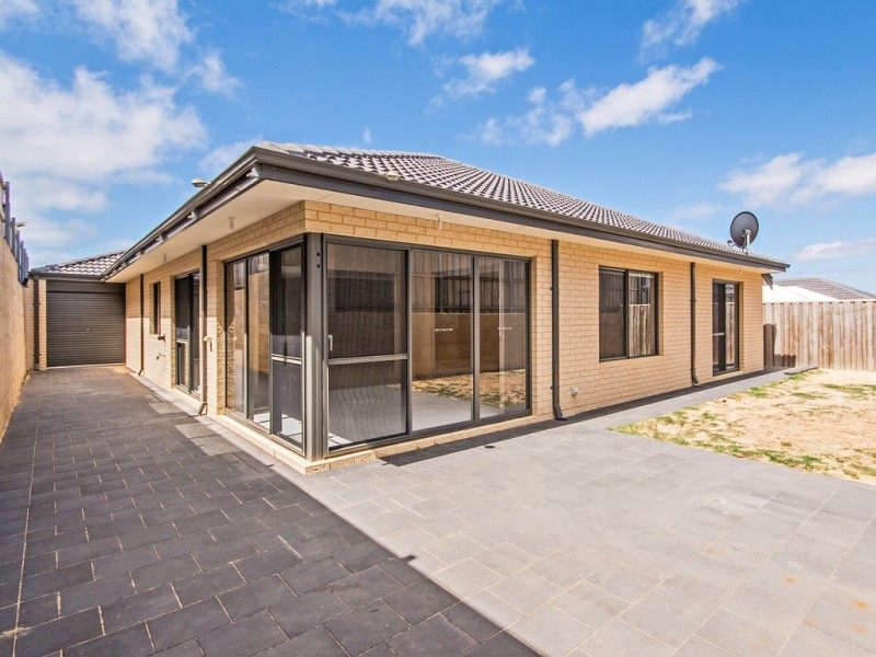 17 Teneriffe Rise, Halls Head WA 6210