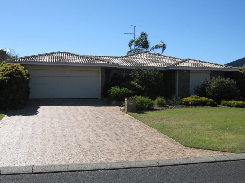 79 Peelwood Parade, Halls Head WA 6210