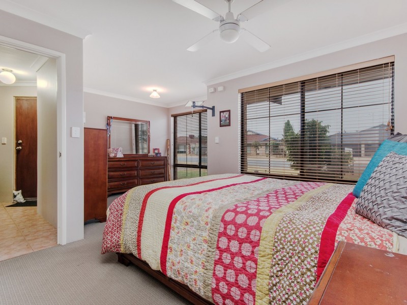 5 Appletree Place, Greenfields WA 6210