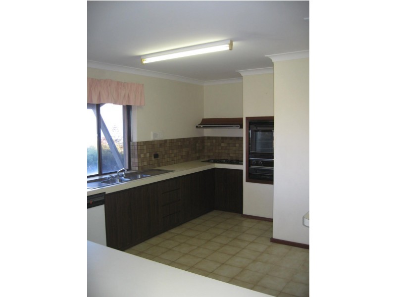 2/13 Sussex Place, Halls Head WA 6210