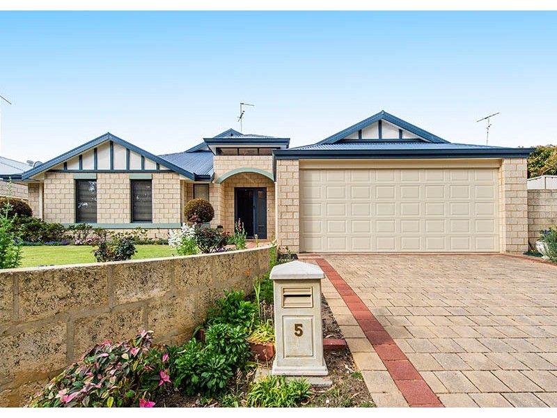 5 Heather Gardens, Halls Head WA 6210