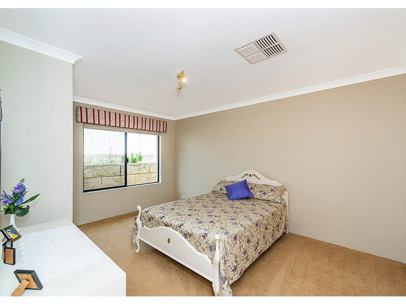 5 Heather Gardens, Halls Head WA 6210