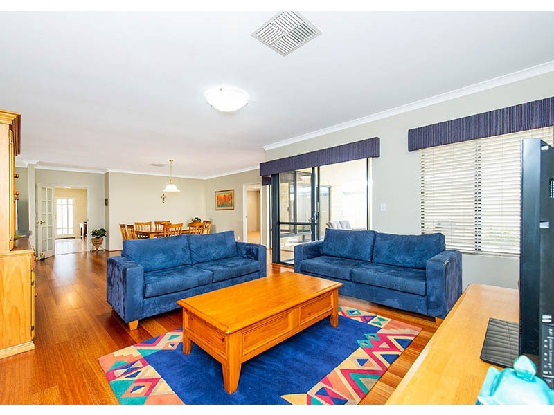 5 Heather Gardens, Halls Head WA 6210