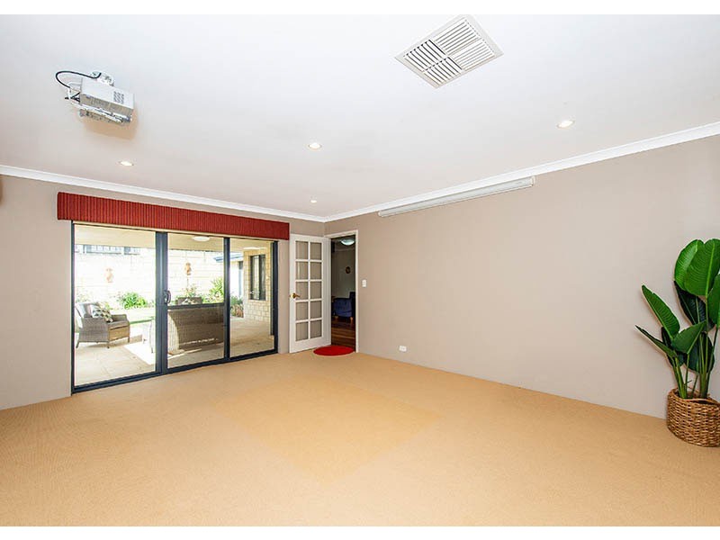 5 Heather Gardens, Halls Head WA 6210