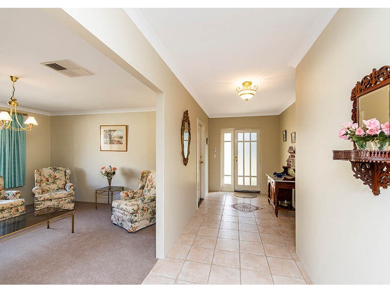 5 Heather Gardens, Halls Head WA 6210