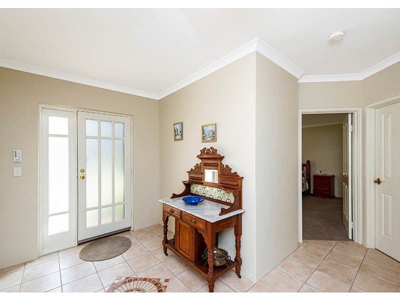 5 Heather Gardens, Halls Head WA 6210