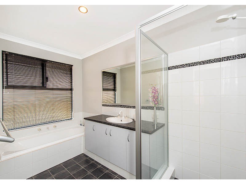 5 Heather Gardens, Halls Head WA 6210