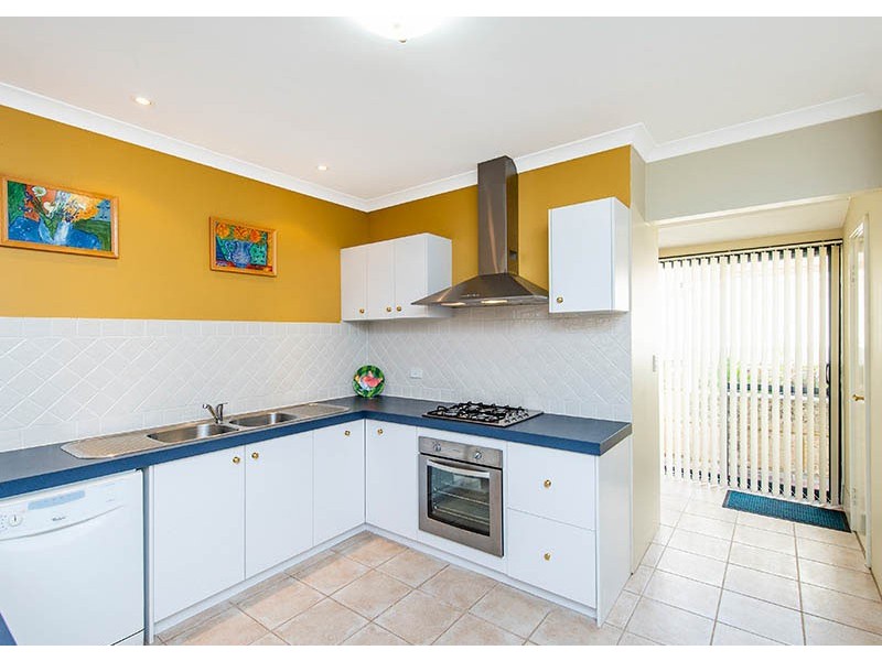 5 Heather Gardens, Halls Head WA 6210