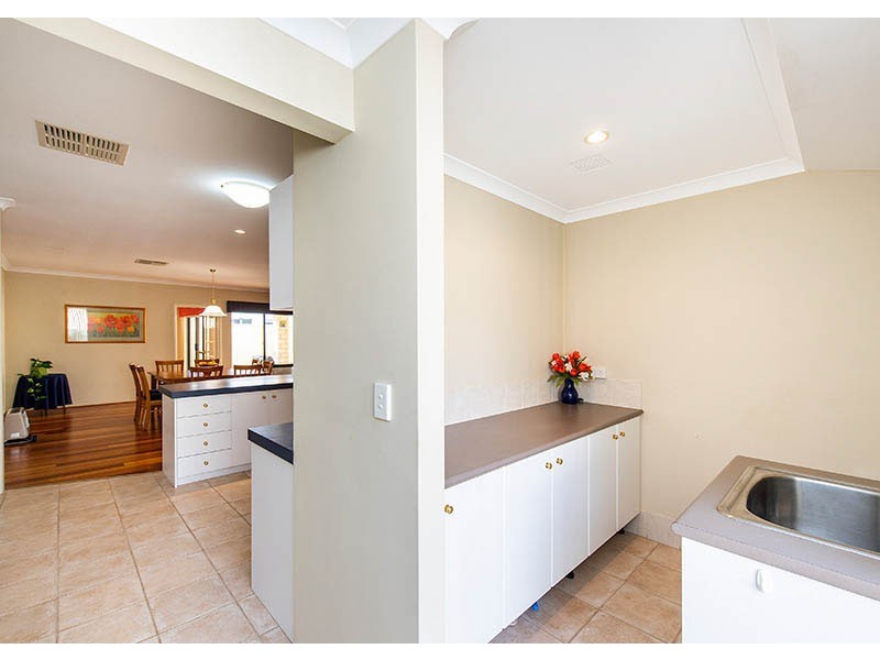 5 Heather Gardens, Halls Head WA 6210
