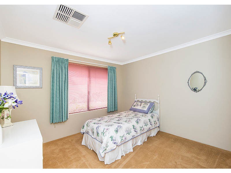 5 Heather Gardens, Halls Head WA 6210