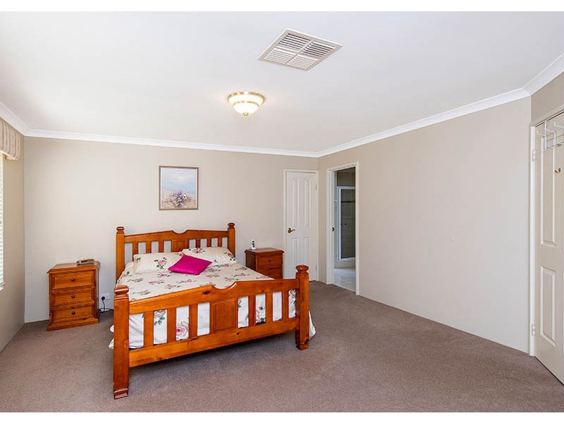 5 Heather Gardens, Halls Head WA 6210