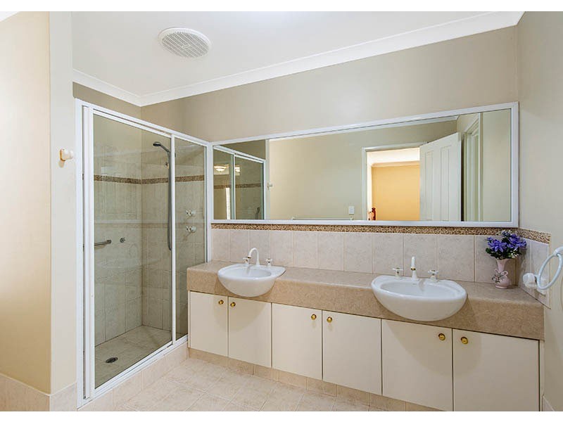5 Heather Gardens, Halls Head WA 6210