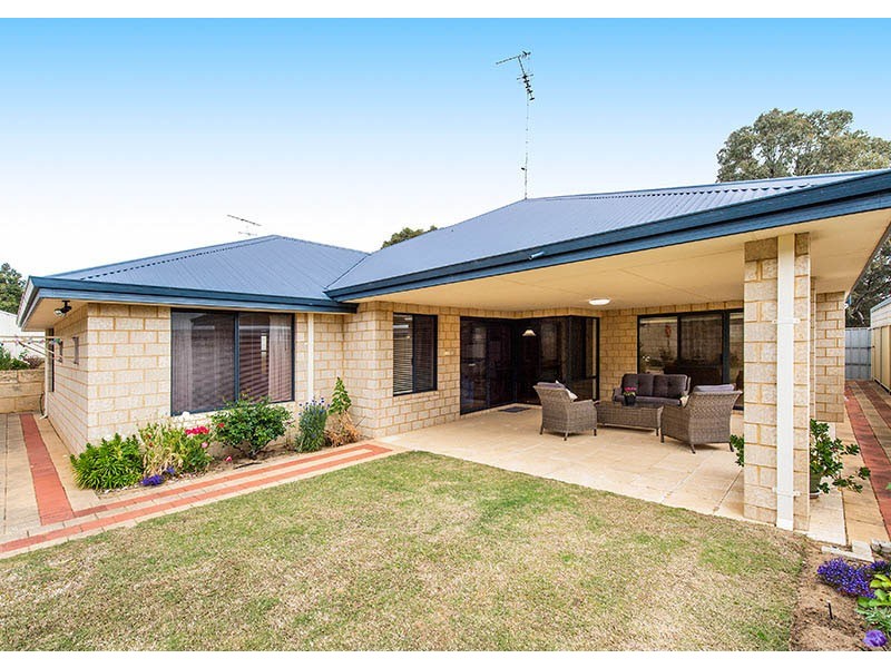 5 Heather Gardens, Halls Head WA 6210