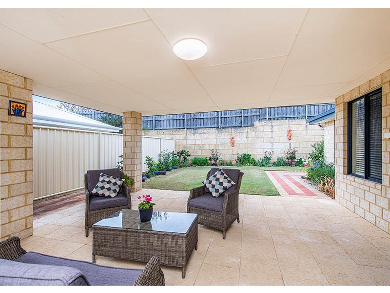 5 Heather Gardens, Halls Head WA 6210