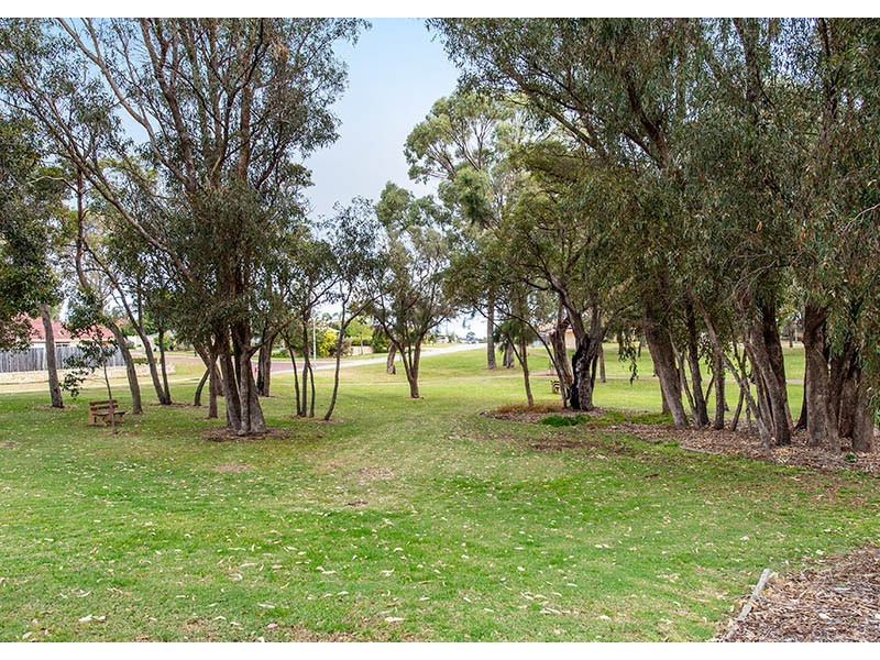 5 Heather Gardens, Halls Head WA 6210