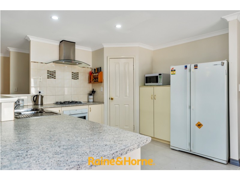 4 PATEMAN PLACE, South Yunderup WA 6208