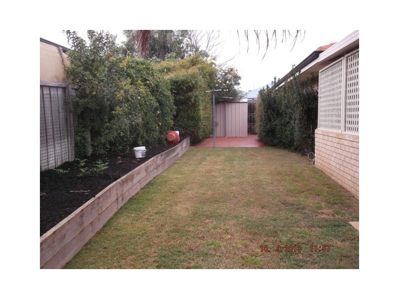 11 Paradise Circuit, Halls Head WA 6210