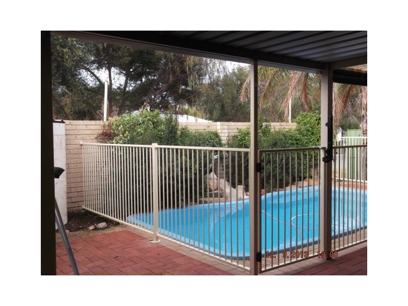 11 Paradise Circuit, Halls Head WA 6210
