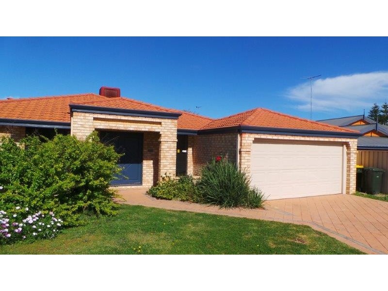 24 Daydream Plaza, Halls Head WA 6210