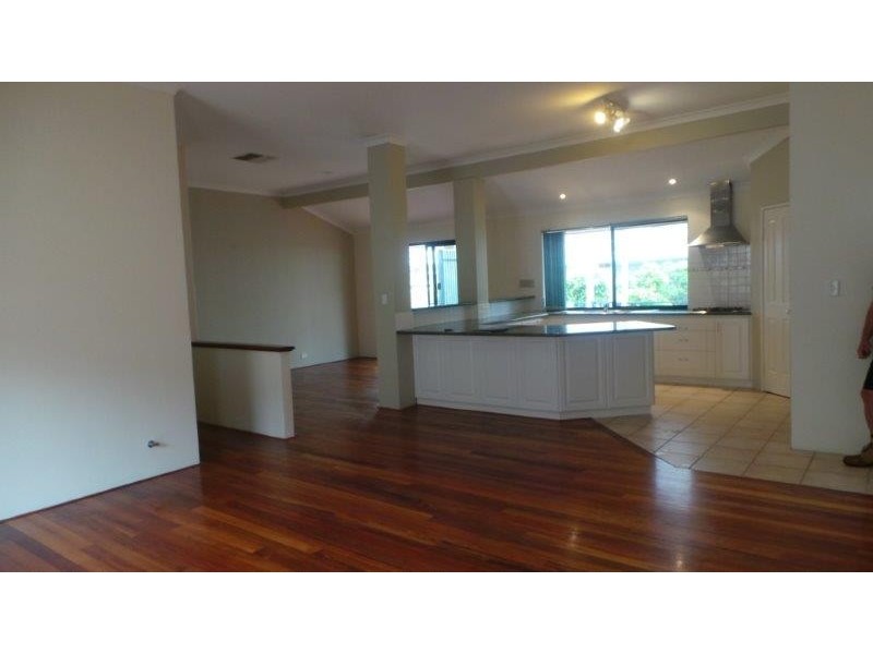 24 Daydream Plaza, Halls Head WA 6210