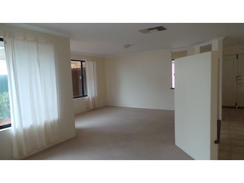 24 Daydream Plaza, Halls Head WA 6210