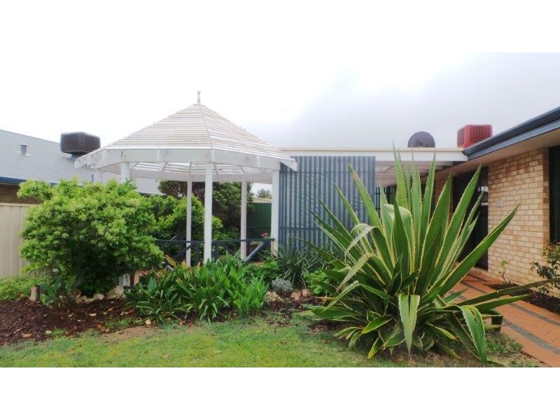 24 Daydream Plaza, Halls Head WA 6210