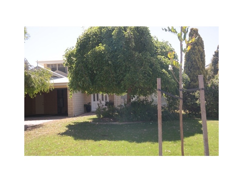 4 Ronsard Drive, San Remo WA 6210