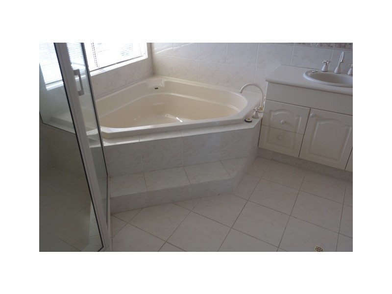 4 Ronsard Drive, San Remo WA 6210