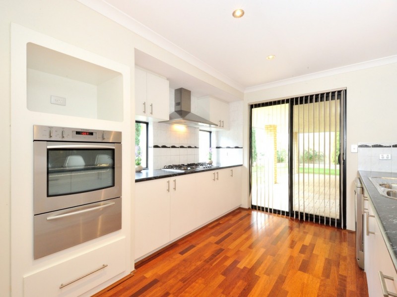 15 Nuchea Vista, Lakelands WA 6180