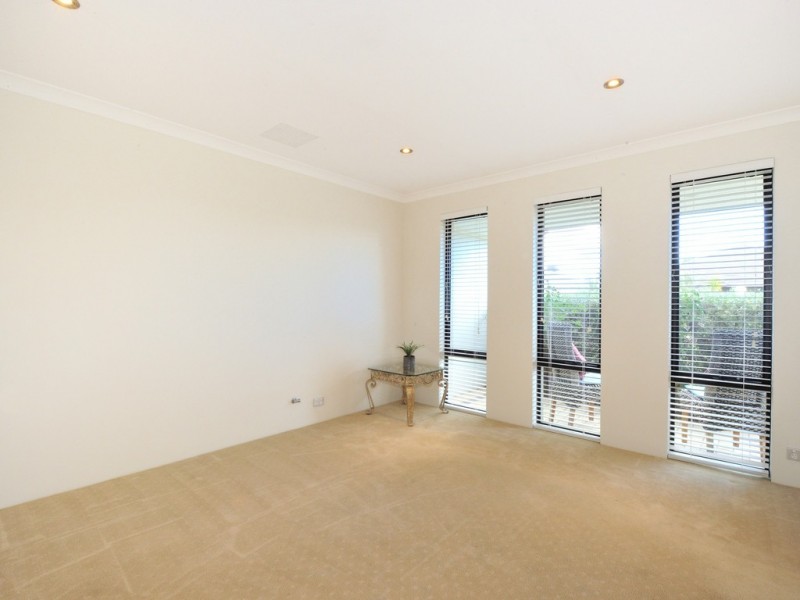 15 Nuchea Vista, Lakelands WA 6180