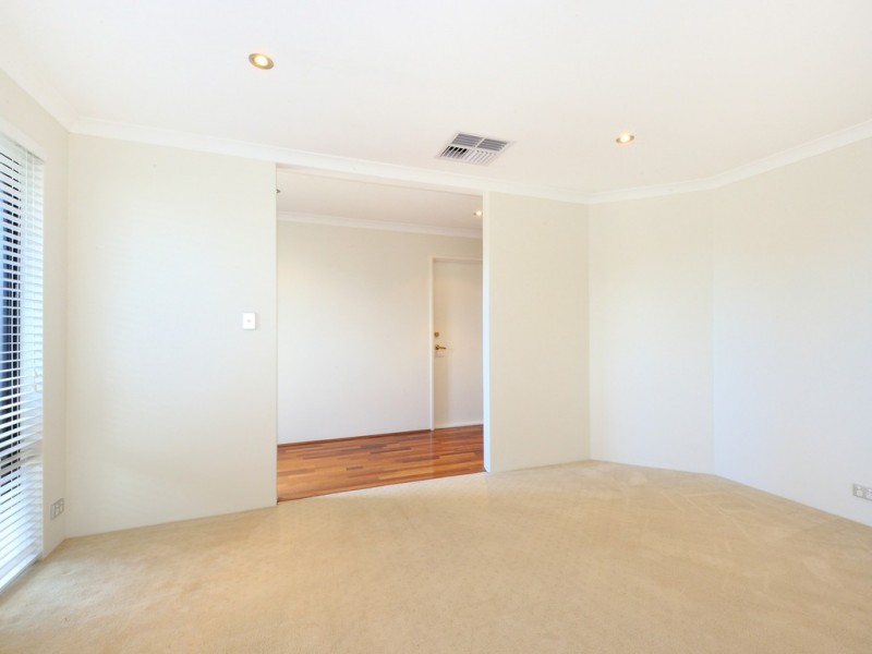 15 Nuchea Vista, Lakelands WA 6180