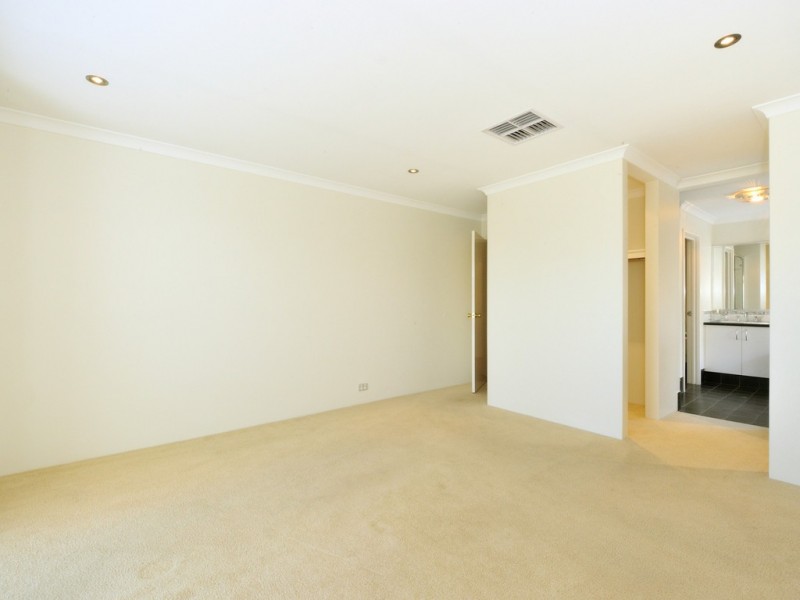 15 Nuchea Vista, Lakelands WA 6180