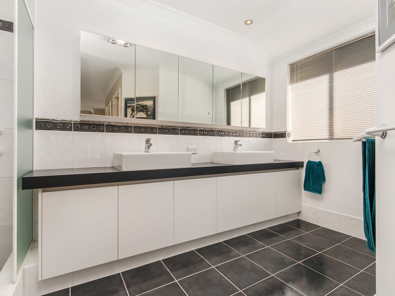 29 Camden Way, Meadow Springs WA 6210