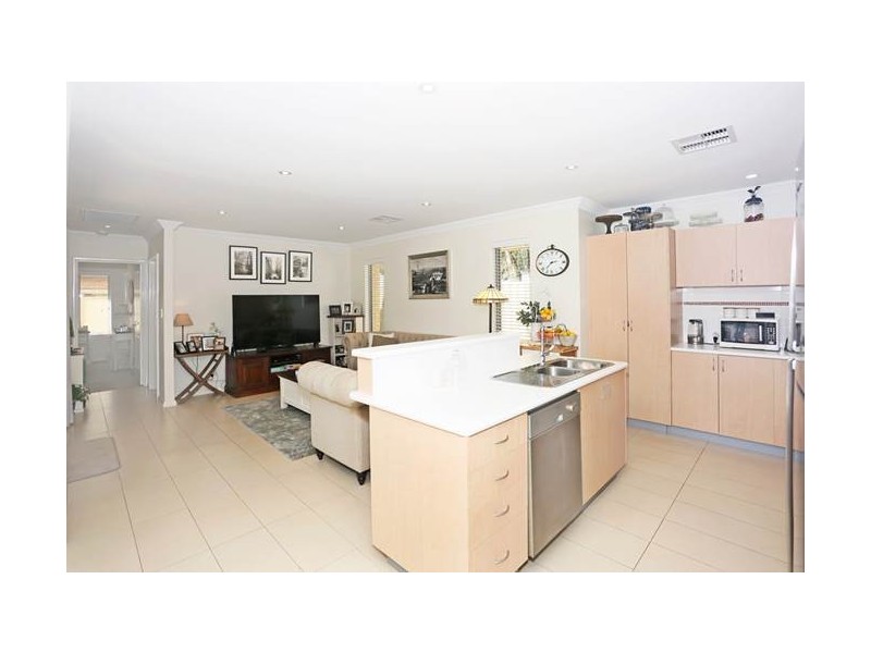 17 Zamia Loop, Wannanup WA 6210