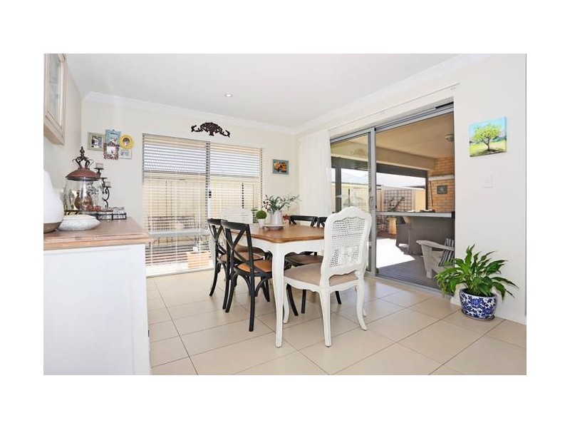 17 Zamia Loop, Wannanup WA 6210