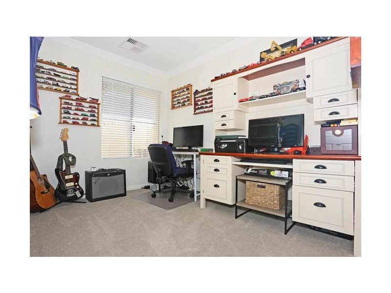 17 Zamia Loop, Wannanup WA 6210