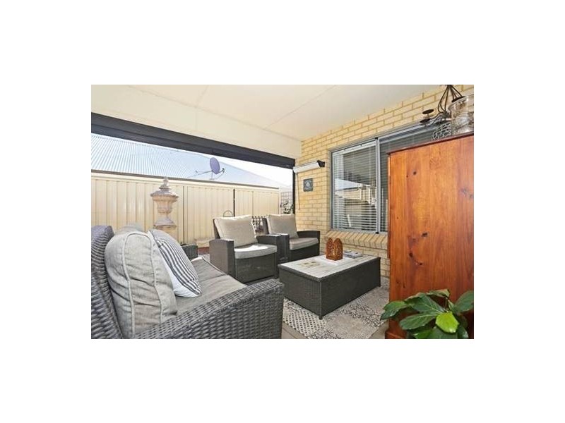 17 Zamia Loop, Wannanup WA 6210