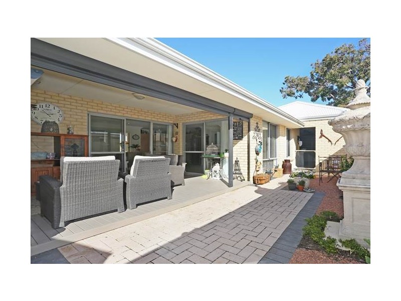 17 Zamia Loop, Wannanup WA 6210