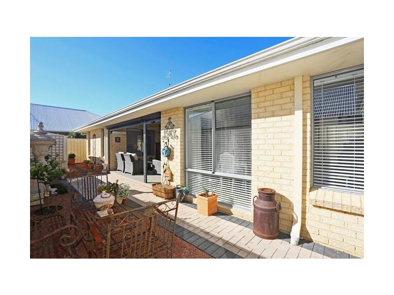 17 Zamia Loop, Wannanup WA 6210