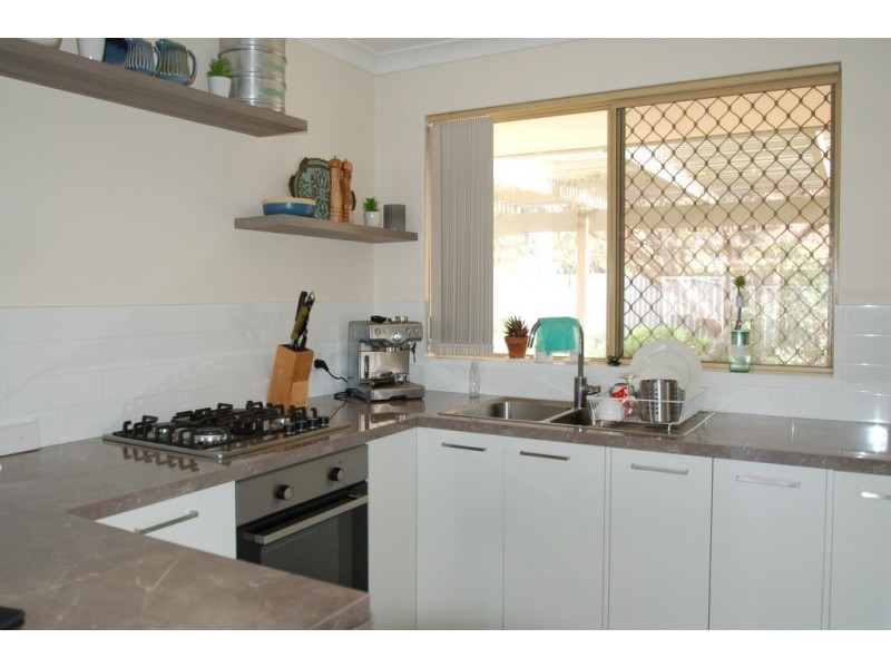 8 Rocklea Place, Silver Sands WA 6210