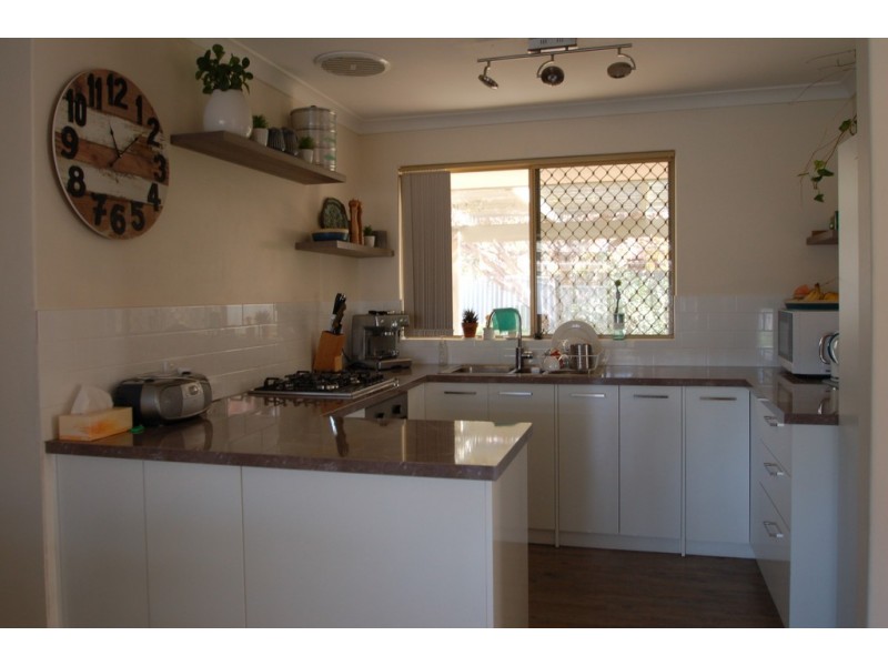 8 Rocklea Place, Silver Sands WA 6210