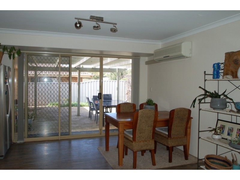8 Rocklea Place, Silver Sands WA 6210