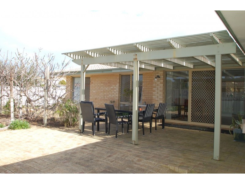 8 Rocklea Place, Silver Sands WA 6210
